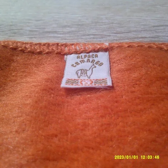 Soft and lightweight alpaca scarf - Picture 5 of 5